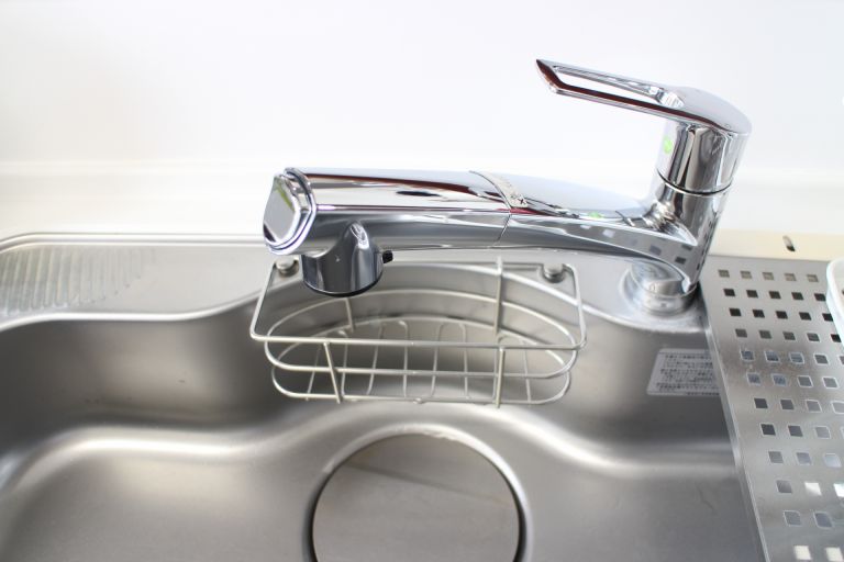 知られざる浄水器の裏側：本当に安全なのか、あなたの水はだいじょうぶ？